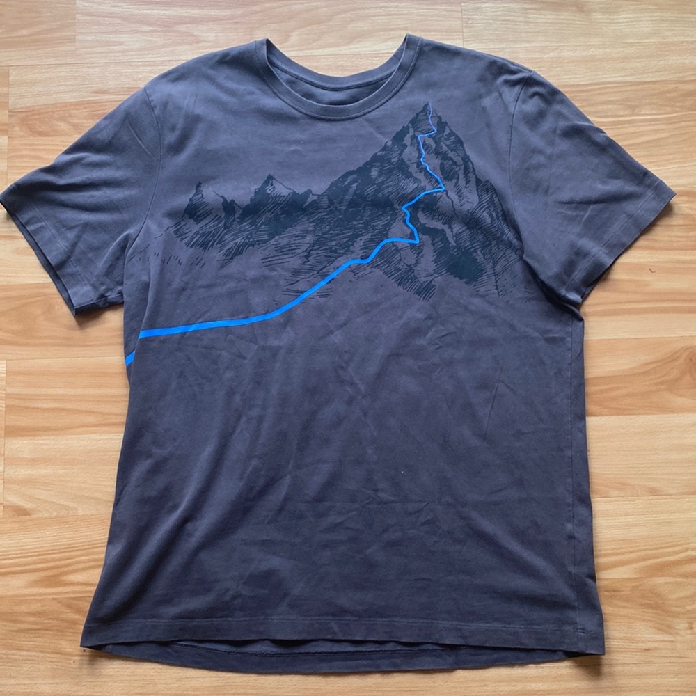 Arcteryx short sleeve t shirt XL